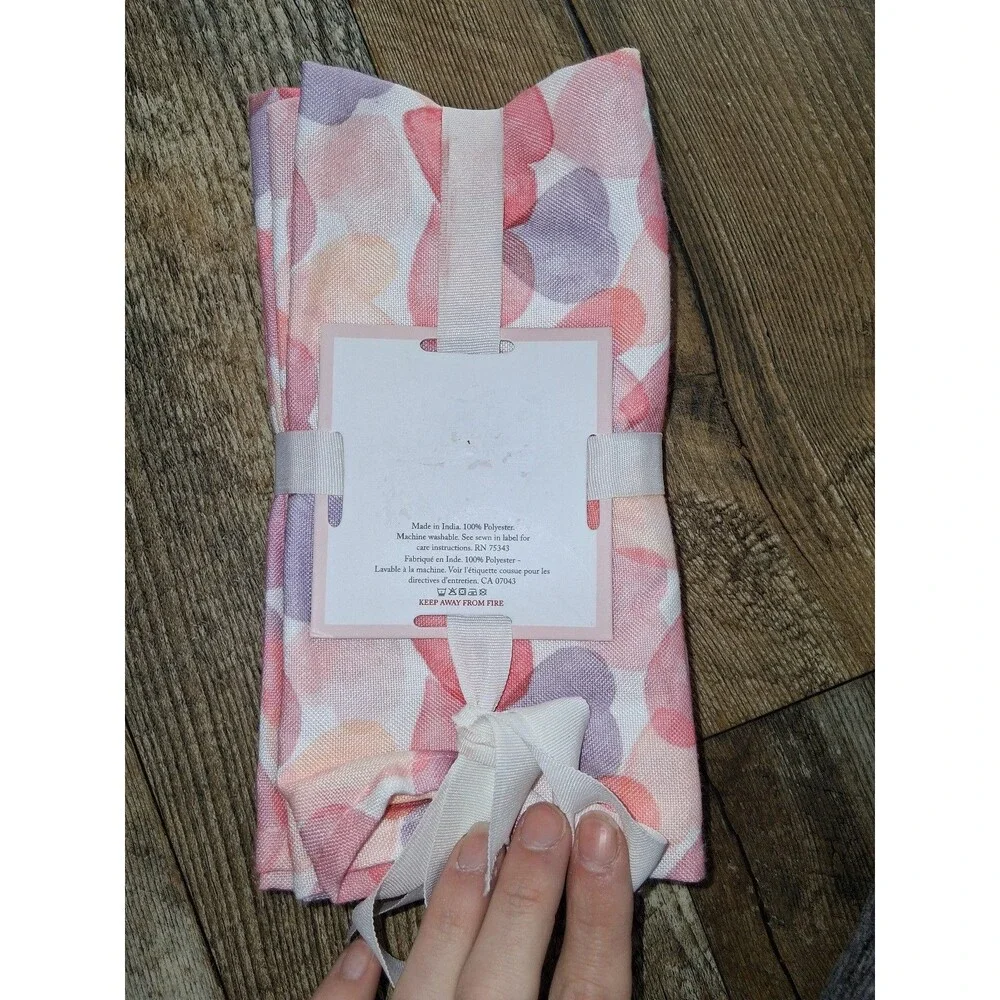 NEW! Cupcakes and Cashmere Set of 6 Valentines Day Themed Napkins